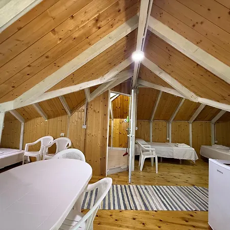 Meti Wooden Gasthof Krujë