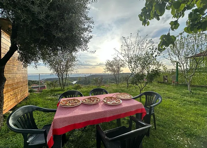 Meti Wooden Pensjonat Krujë